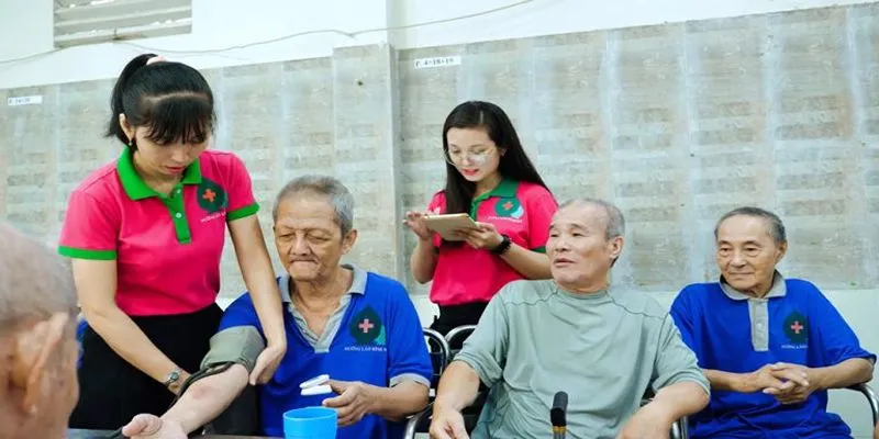 ABCVIP hỗ trợ viện dưỡng lão qua quà tết, y tế và hoạt động giải trí