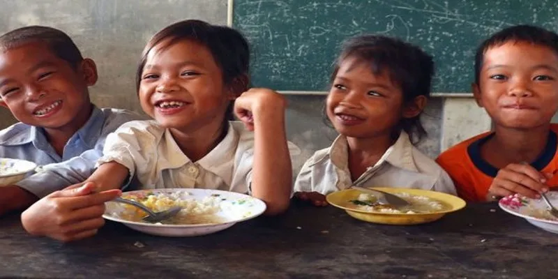 Những bữa cơm có thịt giúp trẻ em vùng cao phát triển sức khỏe và trí tuệ